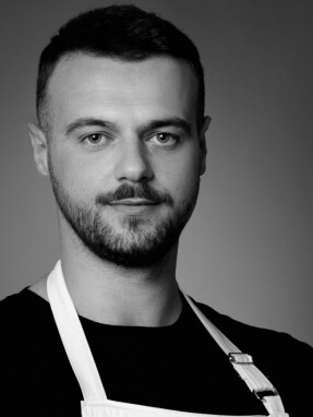 στεφανος_χιλας-1920x1080-b_w