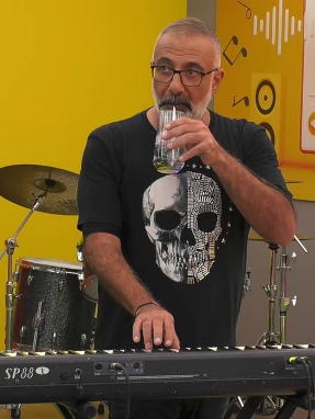 stargr_fame_story_ep2_alex-panagi-mathima-fwnitikis