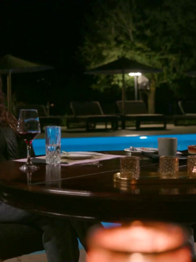 farma_s03_ep17-_zwi_vasilis_romantiko_dipno