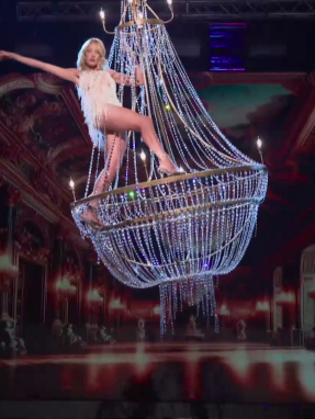 gntm_s06_ep18-_chandeliers_fwtografisi_polyelaio