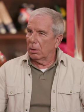 cash_or_trash_s05_ep105_katerina_bimbo_box